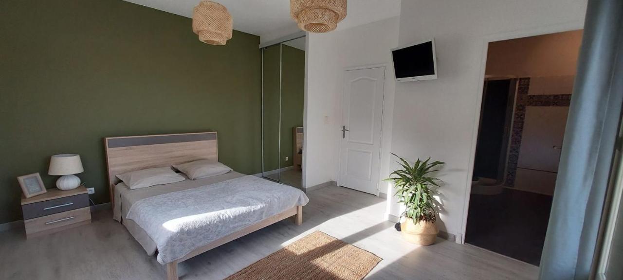 Chambre Avec Terrasse Apartment Сариан Екстериор снимка
